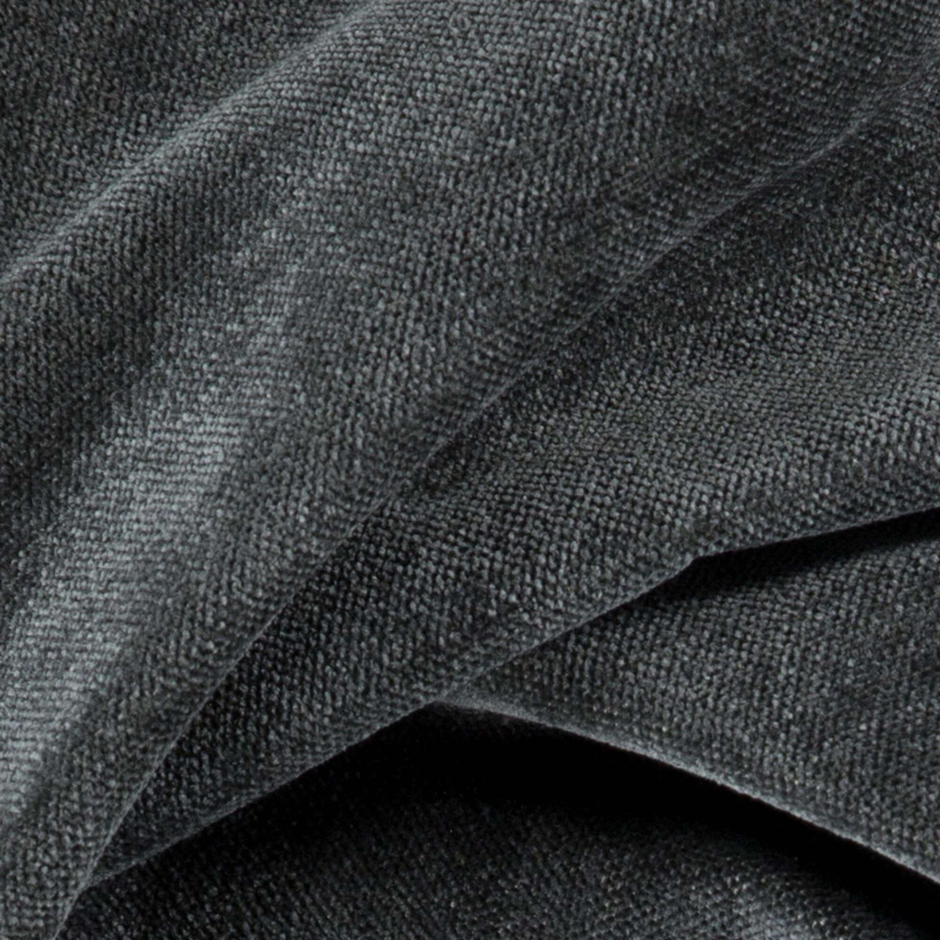Bolshoi--Bolshoi--20-Charcoal - Primiero Charcoal 3110031--Photograph_CloseUp.JPG