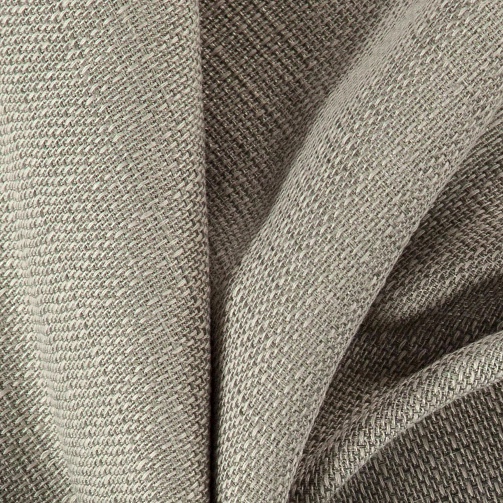 Genial--Genial--02-Feather--Photograph_CloseUp.jpg