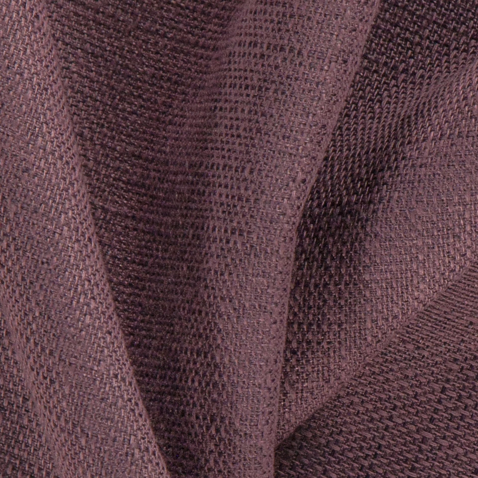 Genial--Genial--17-Aubergine--Photograph_CloseUp.jpg