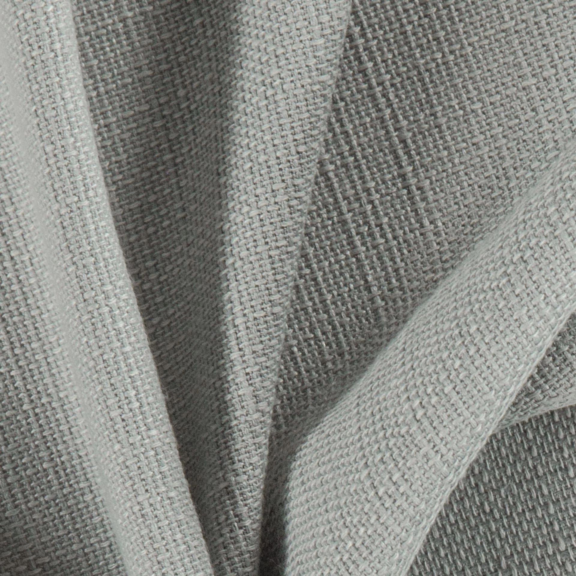 Genial--Genial--24-Silver--Photograph_CloseUp.jpg