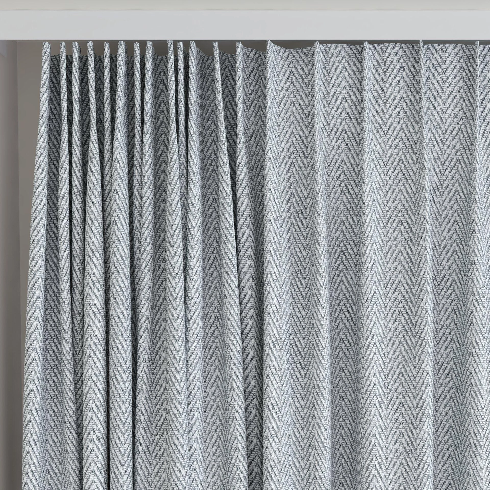 Synergy--Saiph--08-Dice--Curtain_Rail_Top.jpg