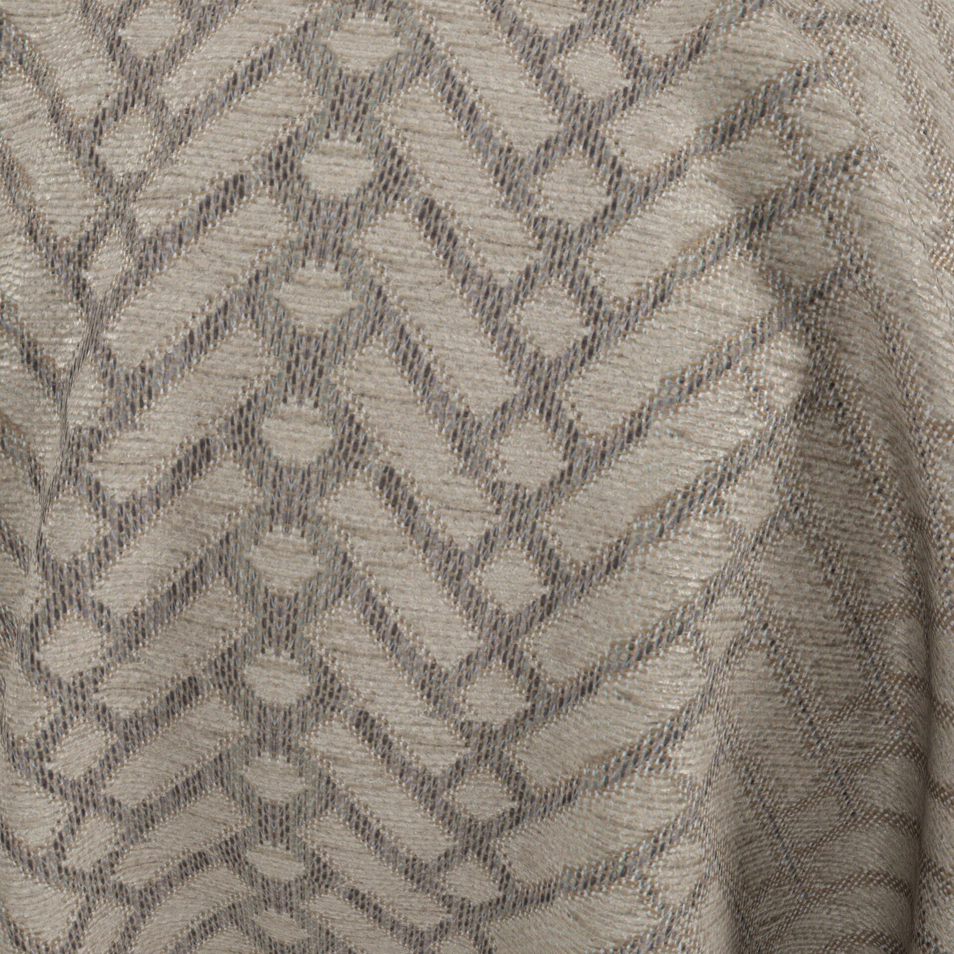 Lazarus--Laneway--13-Chinchilla--CloseUp_BL_65_BL_65_CU.jpg