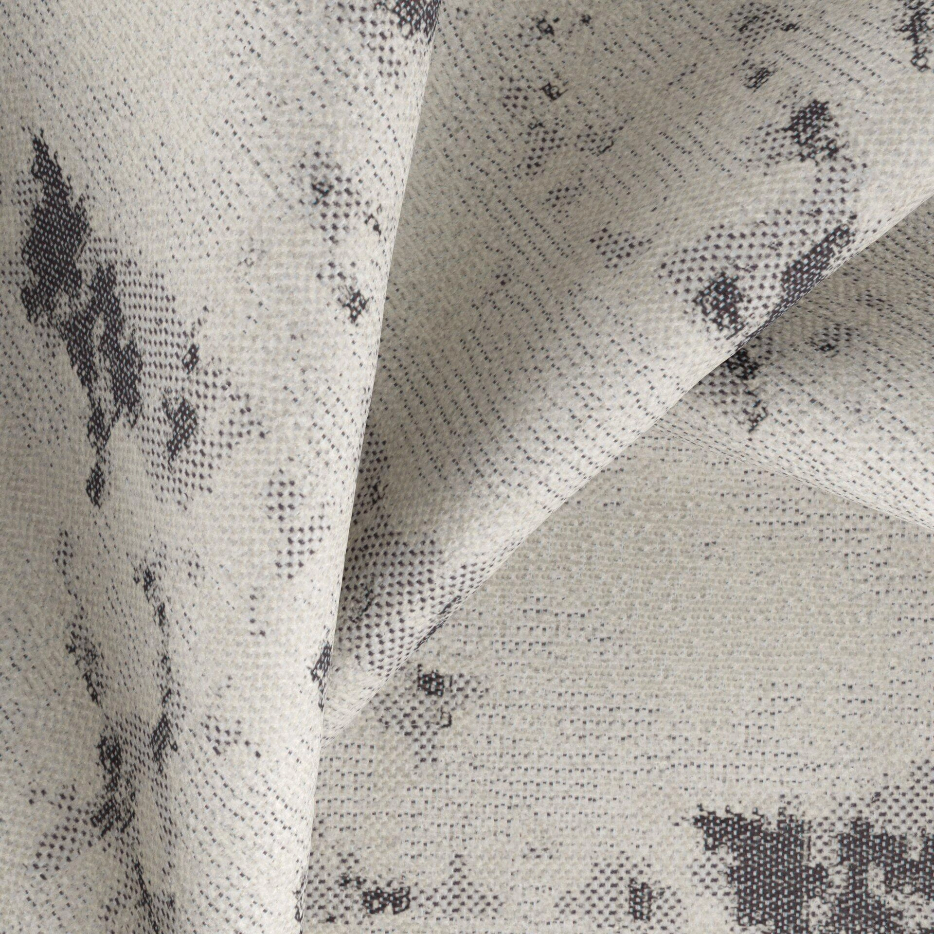 Lazarus--Lipova--01-Snow--CloseUp_TW_CU.jpg