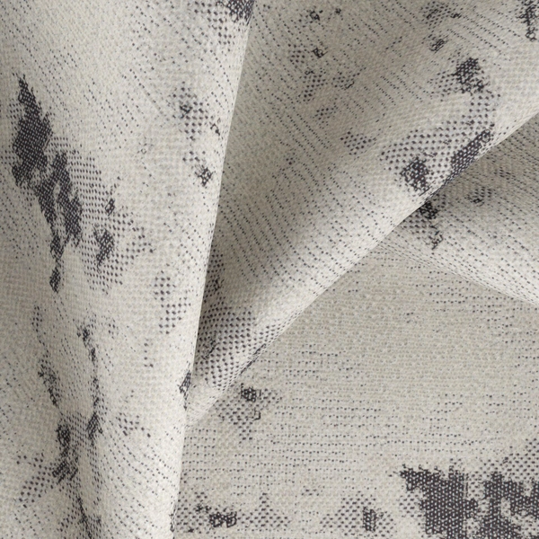 Lazarus--Lipova--01-Snow--CloseUp_TW_CU.jpg