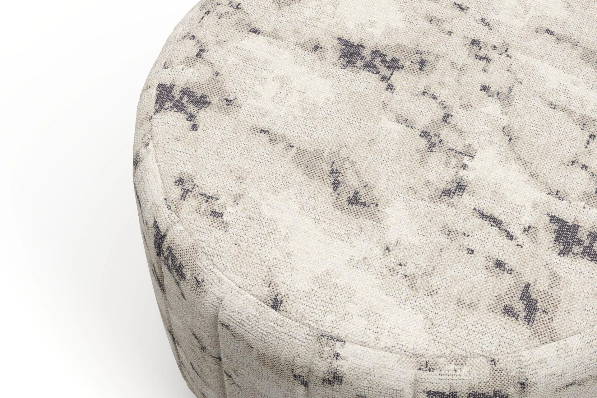 Lazarus--Lipova--06-Fog--Pouf_Pouf_Detail.jpg