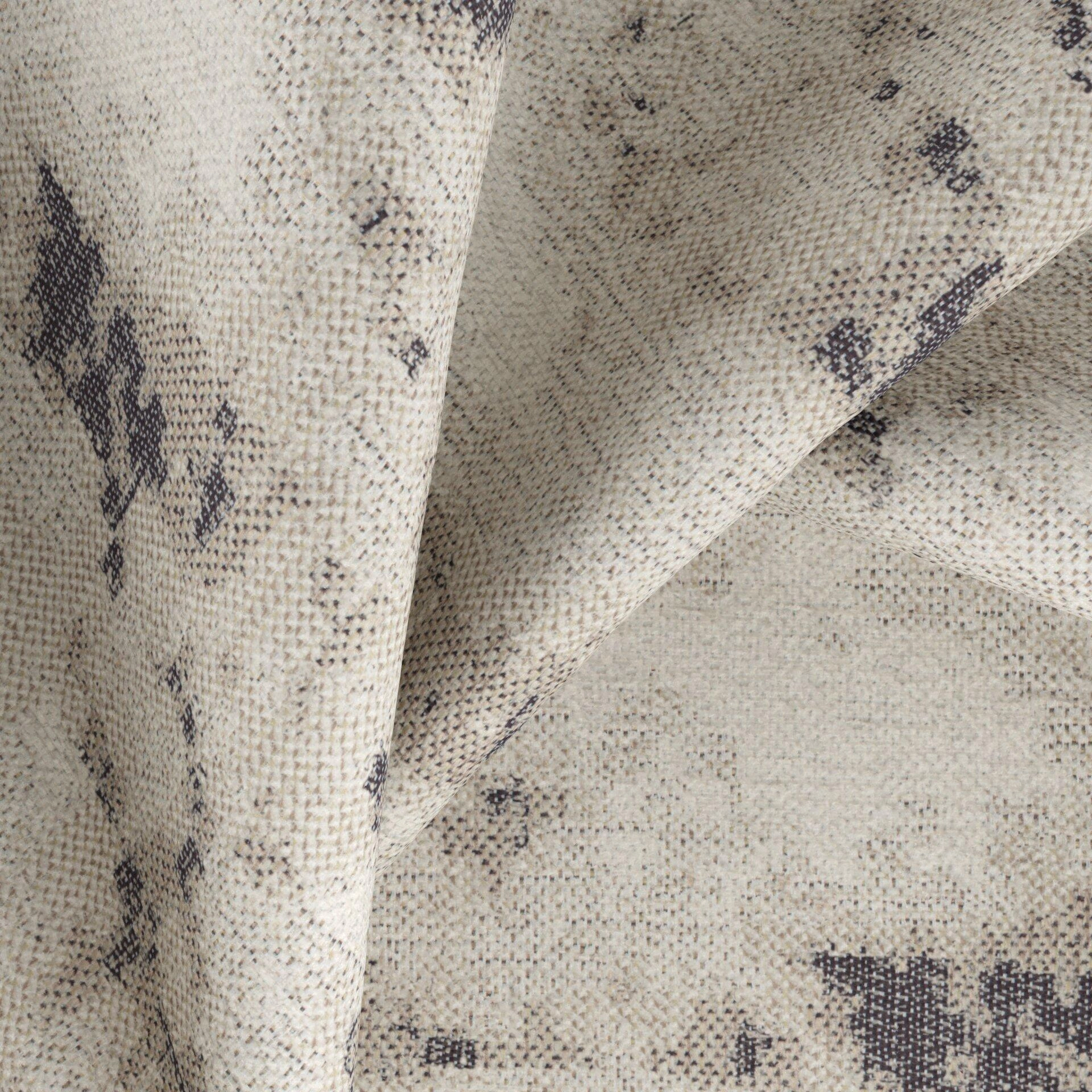 Lazarus--Lipova--06-Fog--CloseUp_TW_CU.jpg