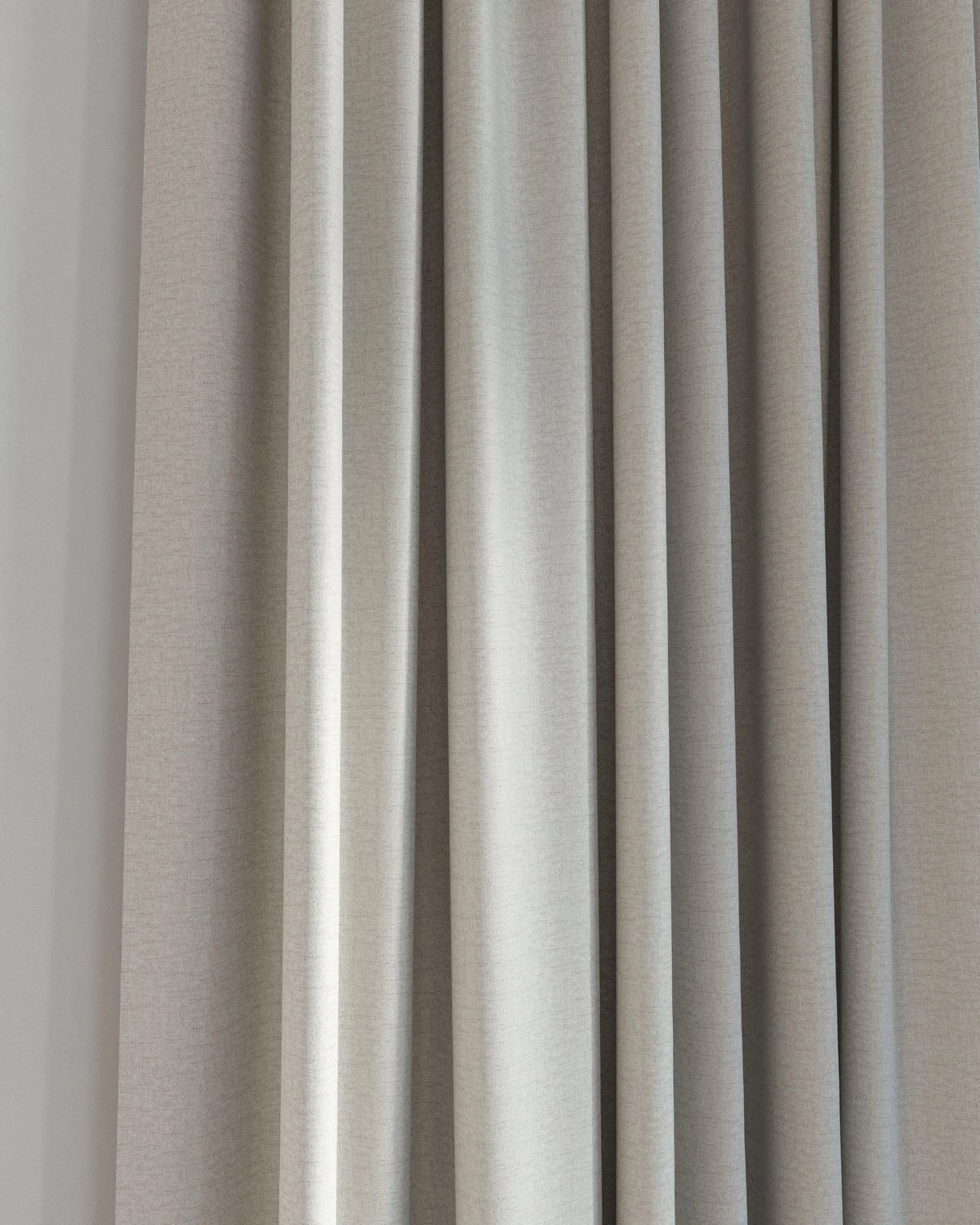 Shadowmax - Tenebris--Shadowmax - Tenebris--05-Griffin - 54650940211--Curtain_PuddleCurtain_Detail.jpg
