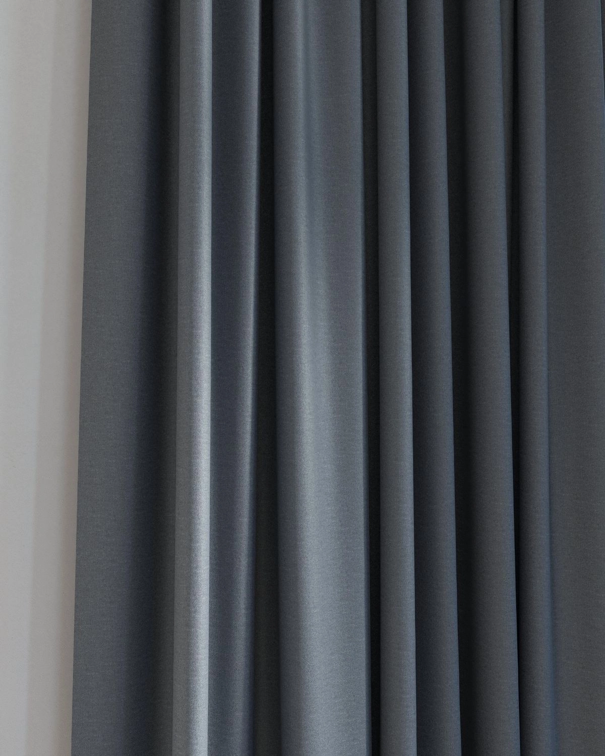 Shadowmax - Tenebris--Shadowmax - Tenebris--08-Onyx - 54650942618--Curtain_PuddleCurtain_Detail.jpg