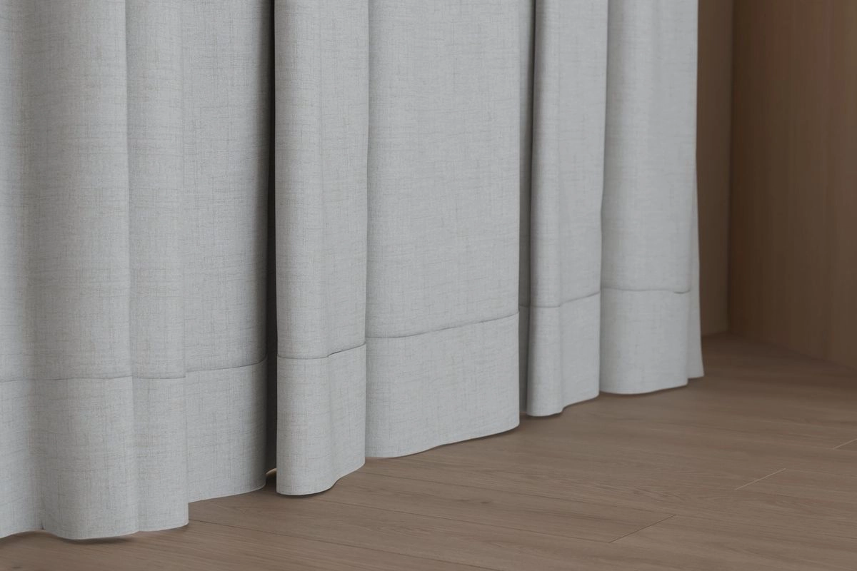 Shadowmax - Tenebris--Shadowmax - Tenebris--16-Silver - 54650942822--Curtain_WavedCurtain_Bottom.jpg