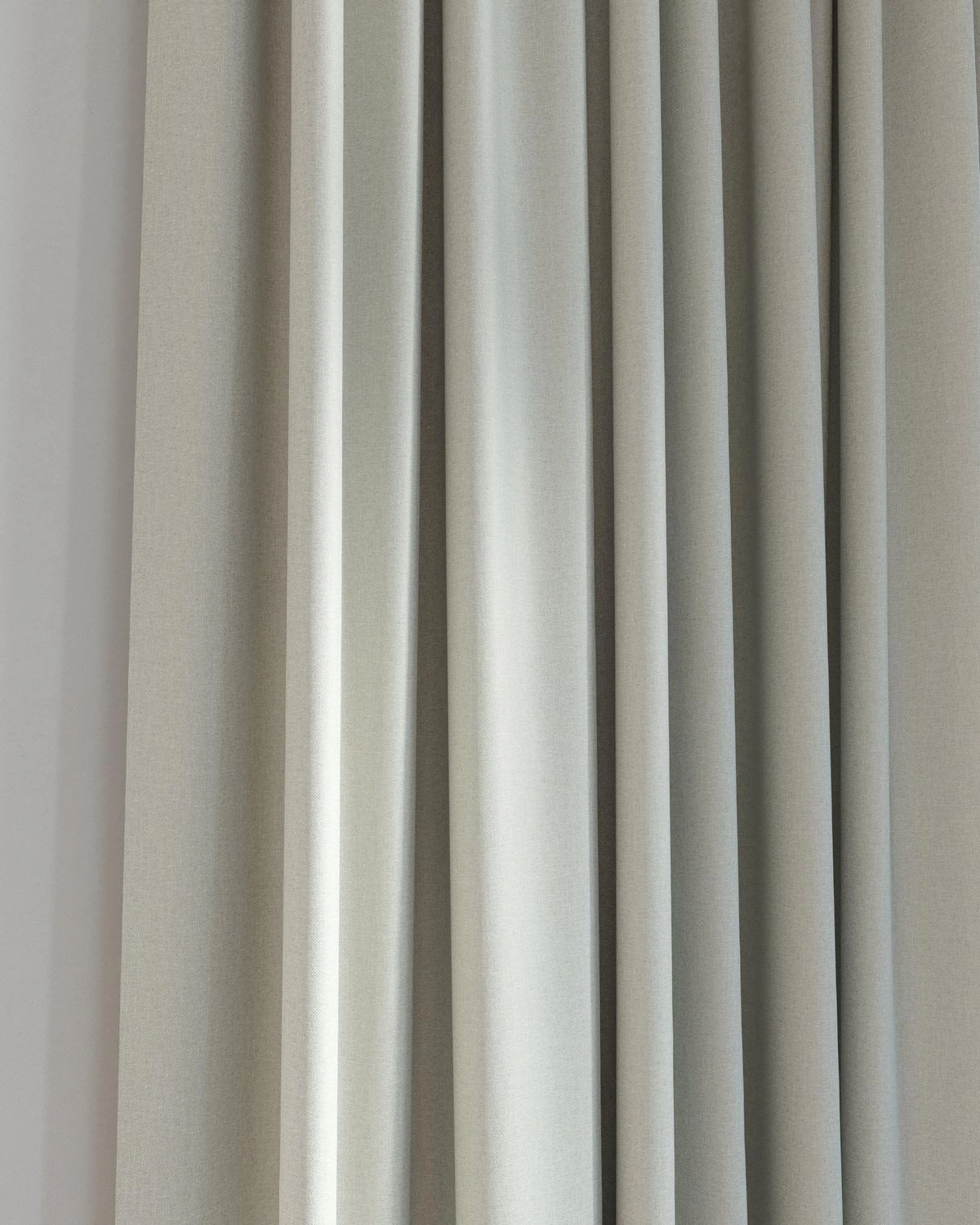 Excel - Romney--Excel - Romney--01-Plaza - 54540641555--Curtain_PuddleCurtain_Detail.jpg