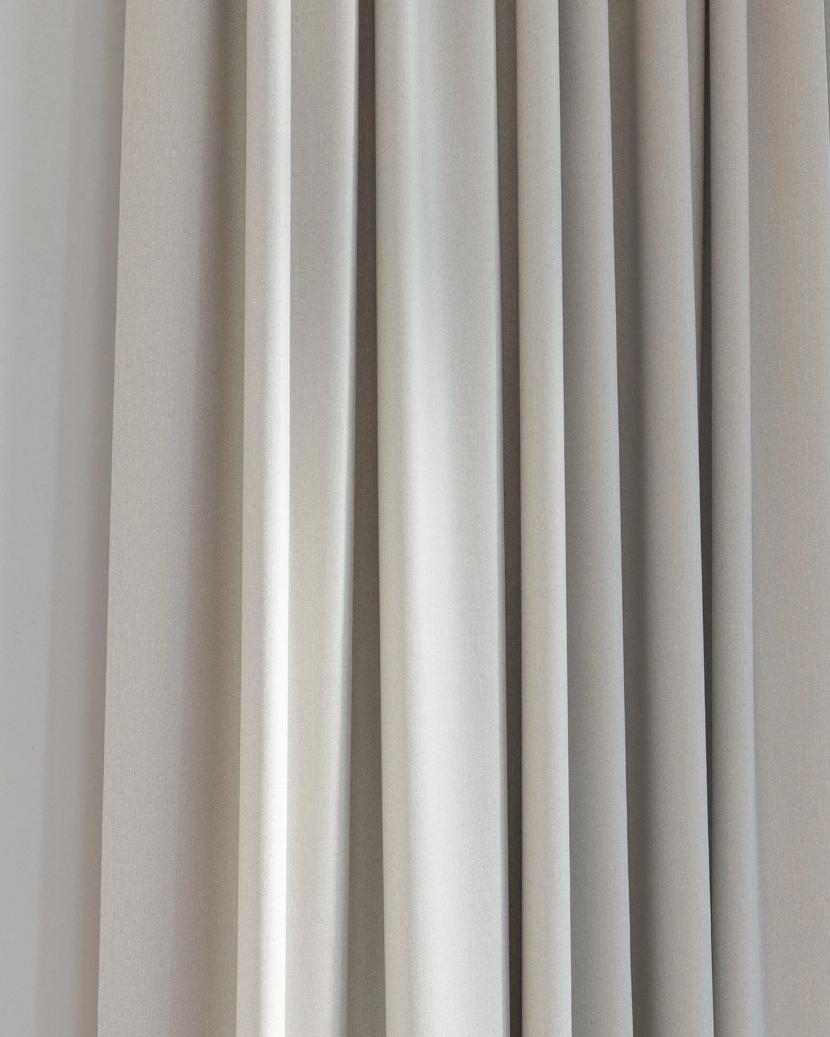 Excel - Romney--Excel - Romney--10-Chinchilla - 54540345232--Curtain_PuddleCurtain_Detail.jpg