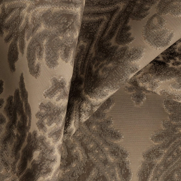Genova--Gosh--15-Plaza--CloseUp_TW_CU.jpg