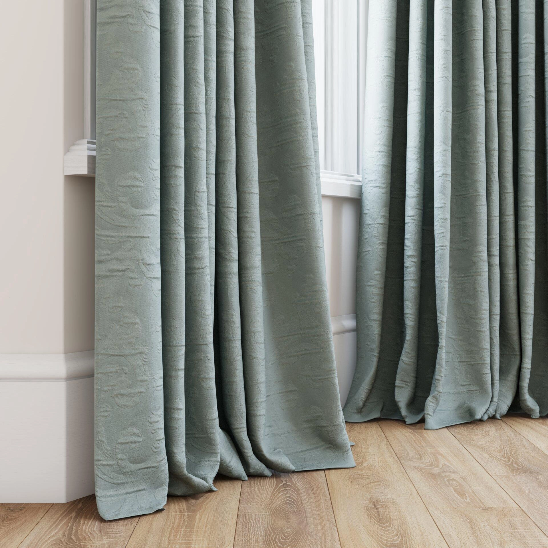 Jubilea  Juleste  03 Niagara  Curtain_GrommetPuddle_Bottom.jpg